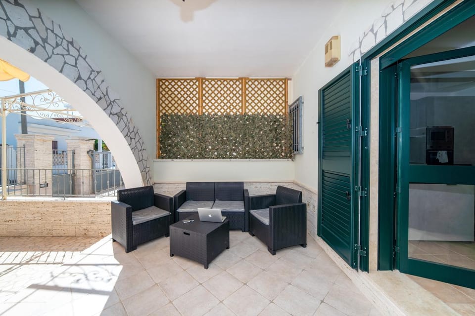 Patio, Balcony/Terrace, Seating area