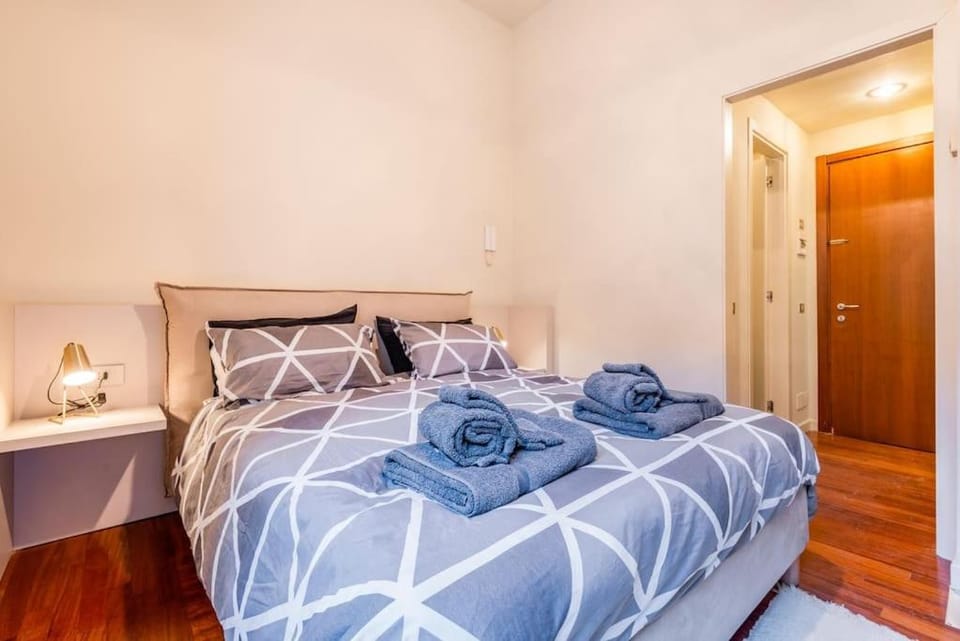 Bed, Photo of the whole room, towels
