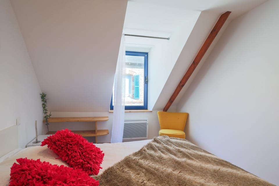 Property building, Living room, Bedroom