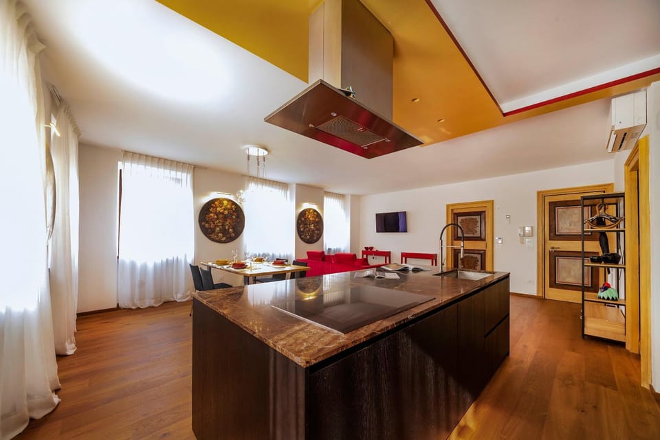 TV and multimedia, Kitchen or kitchenette, Living room, Dining area