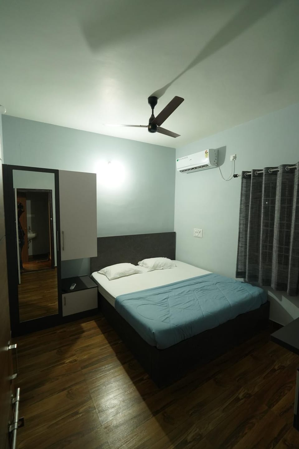 Bedroom, air conditioner