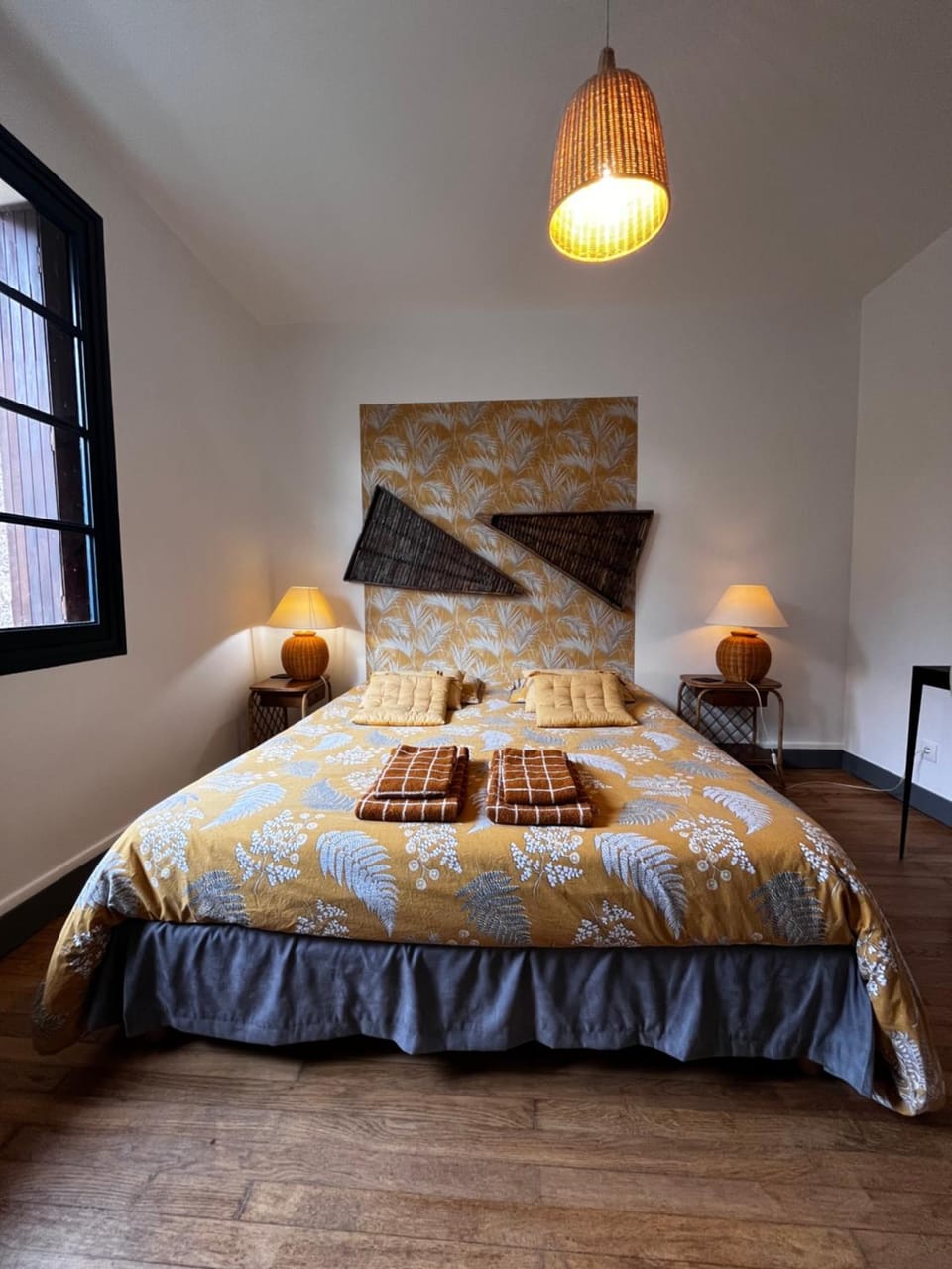 Bed, Photo of the whole room, Bedroom