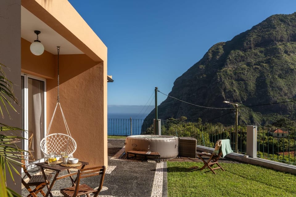 Casa da Fajã do Amo Sea view and Jacuzzi by an island apart House in Madeira District