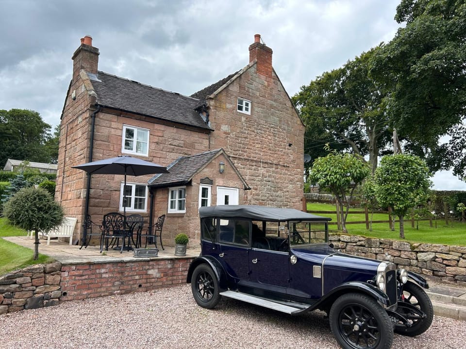 Beautiful Rustic Farmhouse Alton Towers Peaks House in Staffordshire Moorlands District