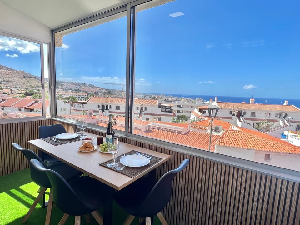 Day, Natural landscape, View (from property/room), Balcony/Terrace, Dining area, Sea view