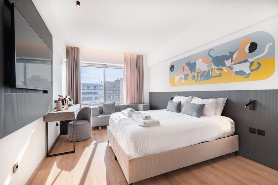 Photo of the whole room, Bedroom