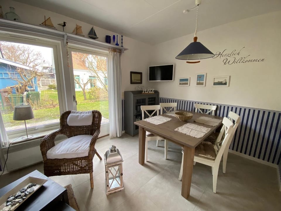 Ferienhaus mit Sauna a & b House in Zingst