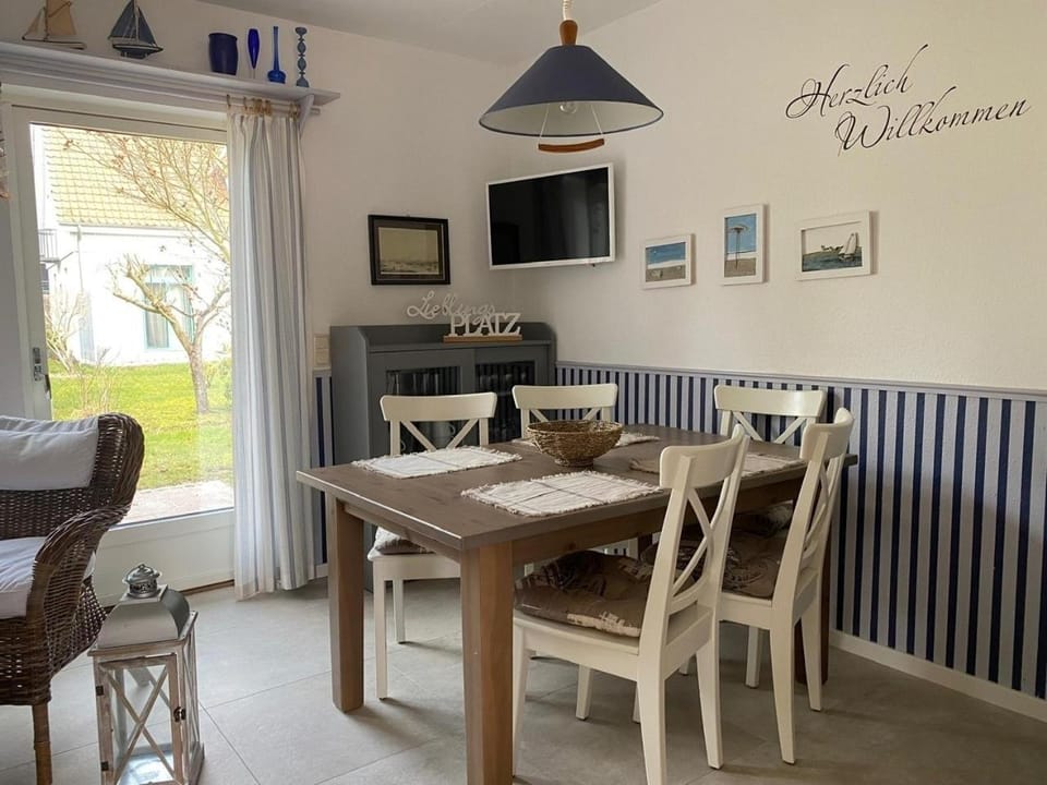 Ferienhaus mit Sauna a & b House in Zingst