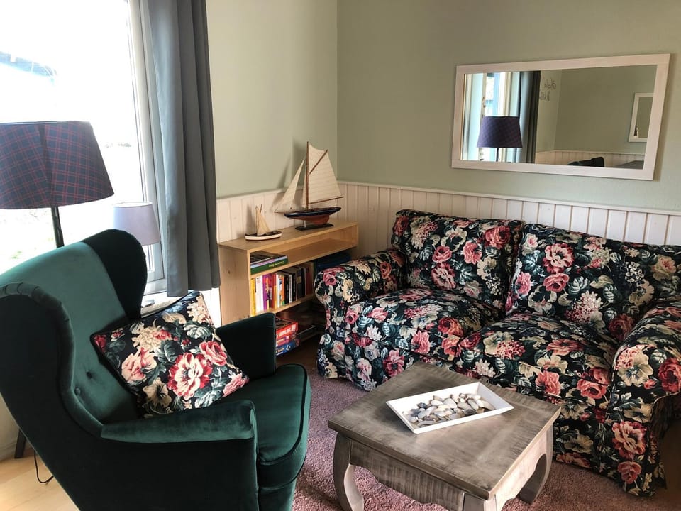 Ferienhaus mit Sauna a & b House in Zingst