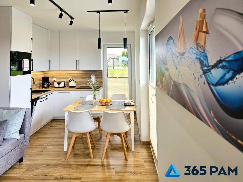 Coffee/tea facilities, Kitchen or kitchenette, Living room, Seating area, Dining area, stove