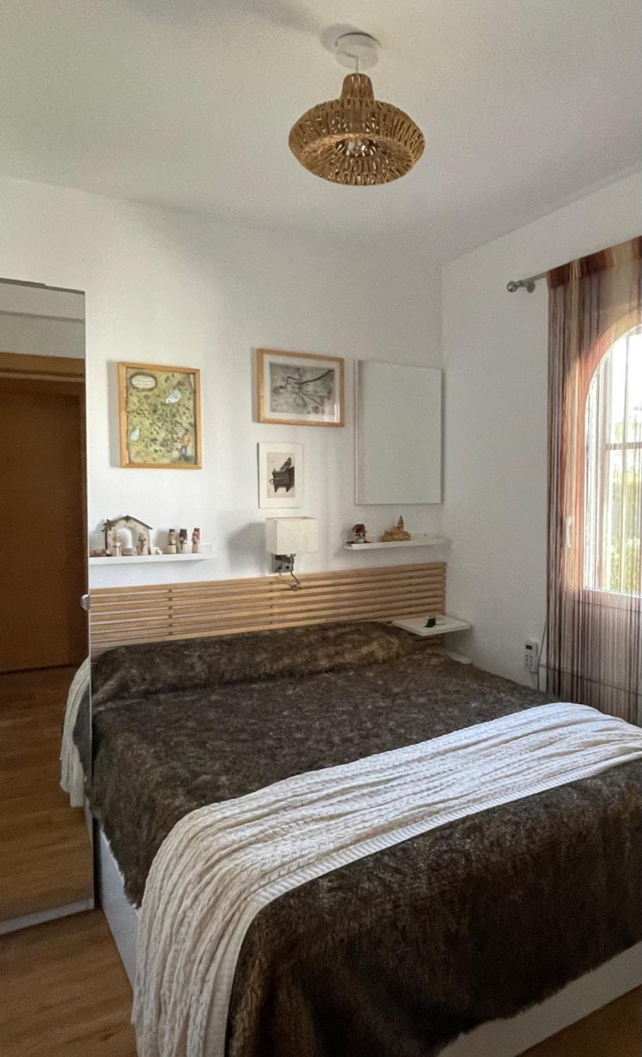Photo of the whole room, Bedroom