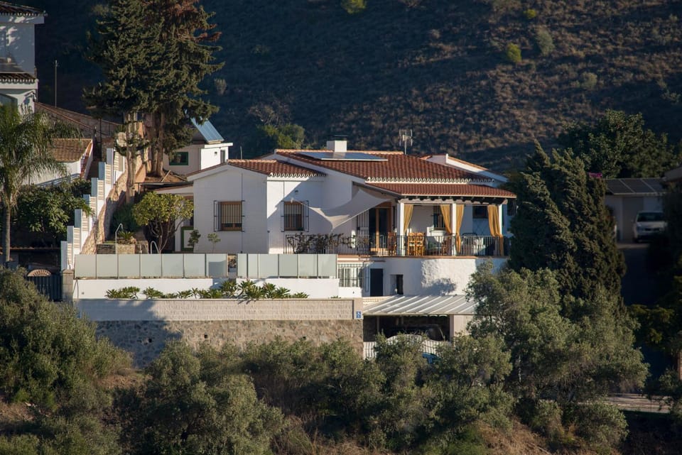 Property building, Day, Natural landscape, Mountain view