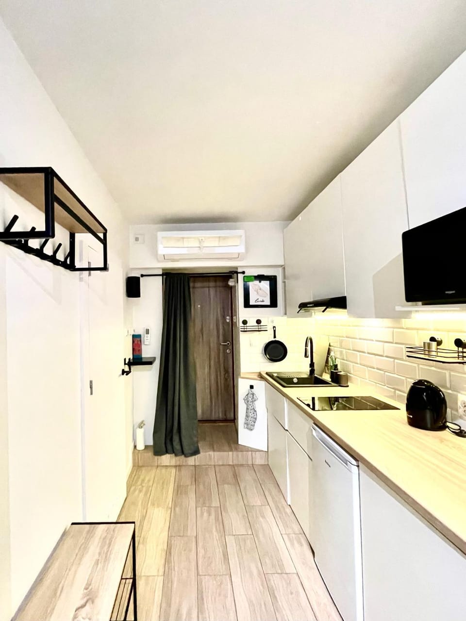 Kitchen or kitchenette, stove, air conditioner