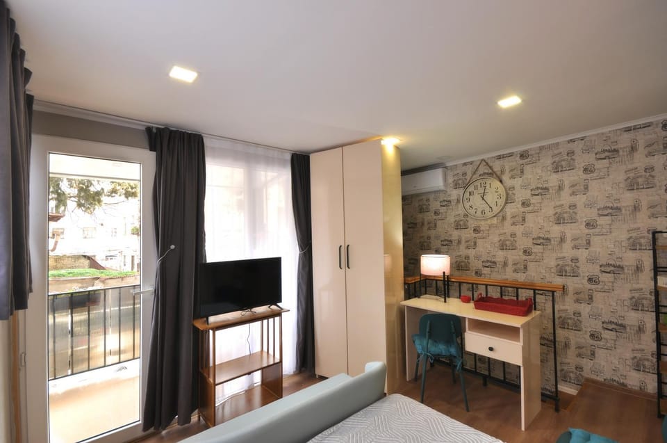 Bed, TV and multimedia, Bedroom, hair dresser