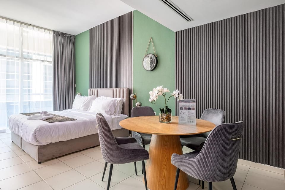 Bed, Dining area