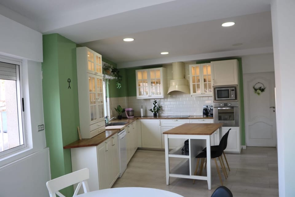 Kitchen or kitchenette, Dining area, dishwasher, oven, stove, toaster