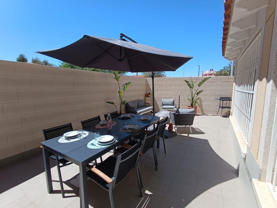 Patio, Day, Balcony/Terrace, Dining area