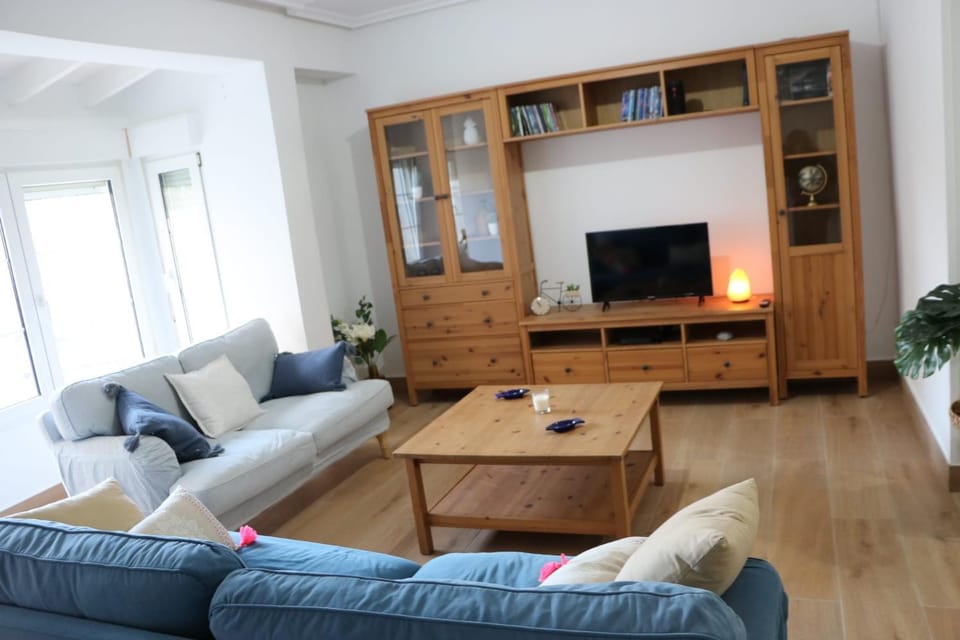 Communal lounge/ TV room, TV and multimedia, Living room, Seating area