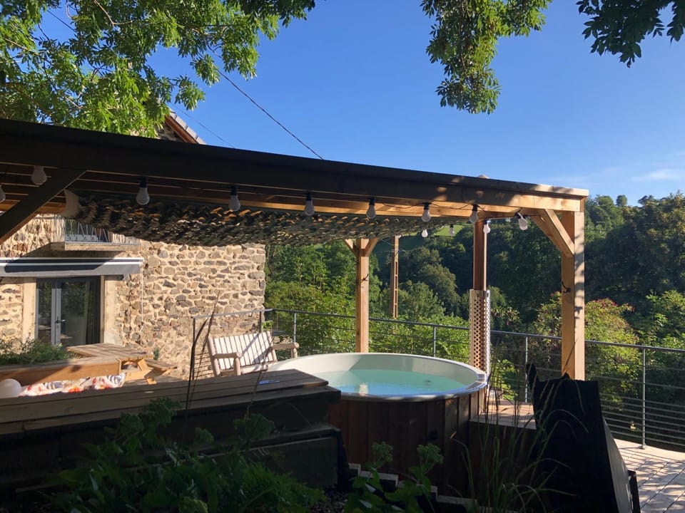 L'orée du Mézenc et son bain nordique privatif House in Auvergne-Rhône-Alpes