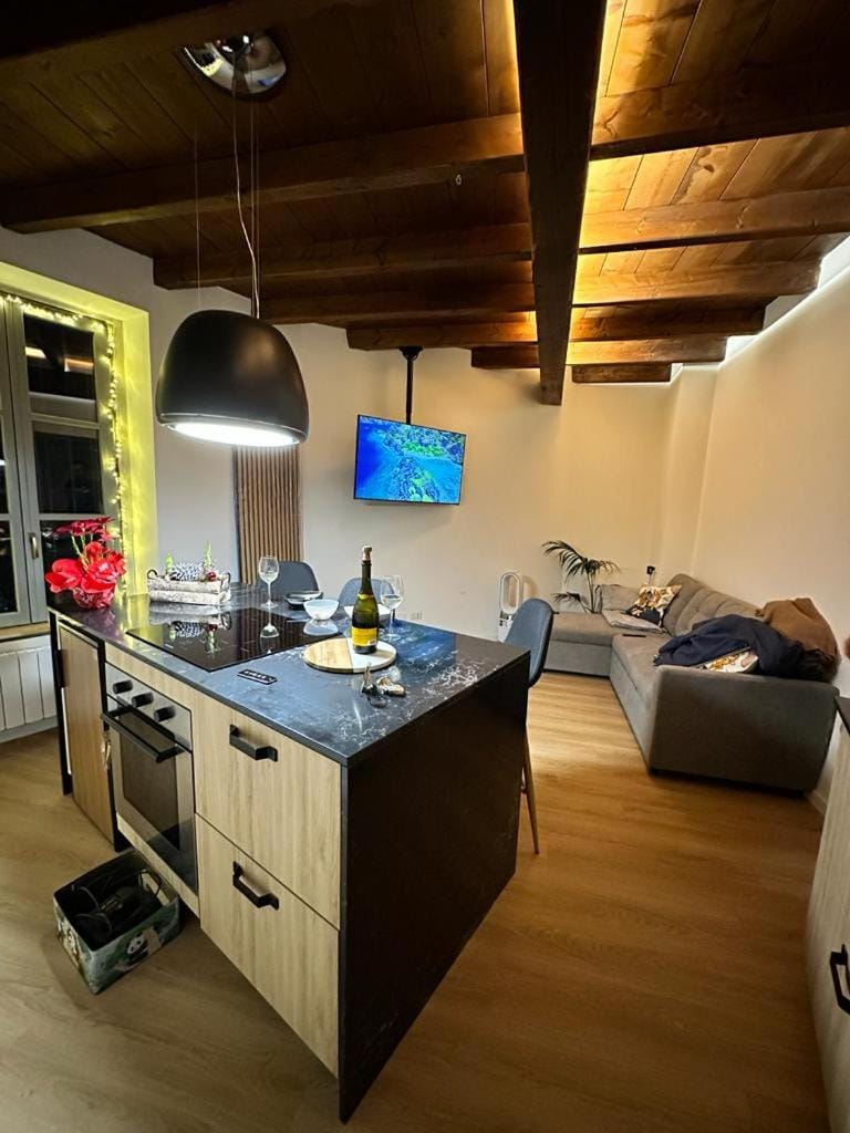 Kitchen or kitchenette, Seating area, Dining area, stove