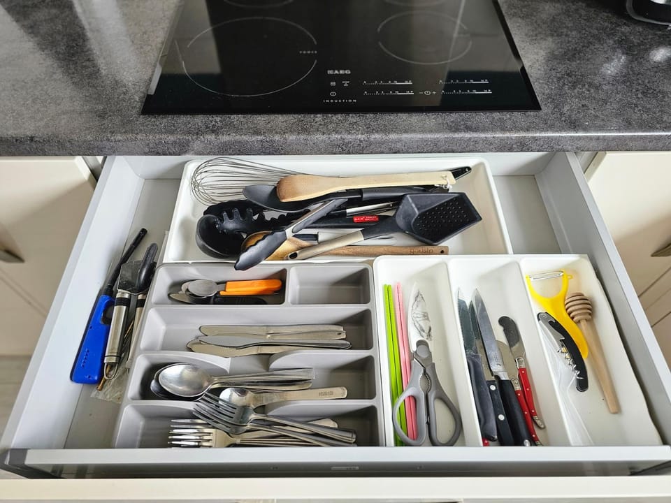 Stylish home in Warwick with parking & EV charger Apartment in Warwick