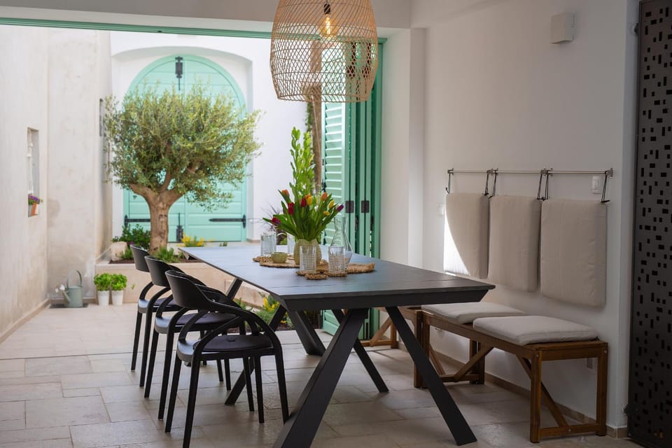 Balcony/Terrace, Seating area, Dining area, Garden view