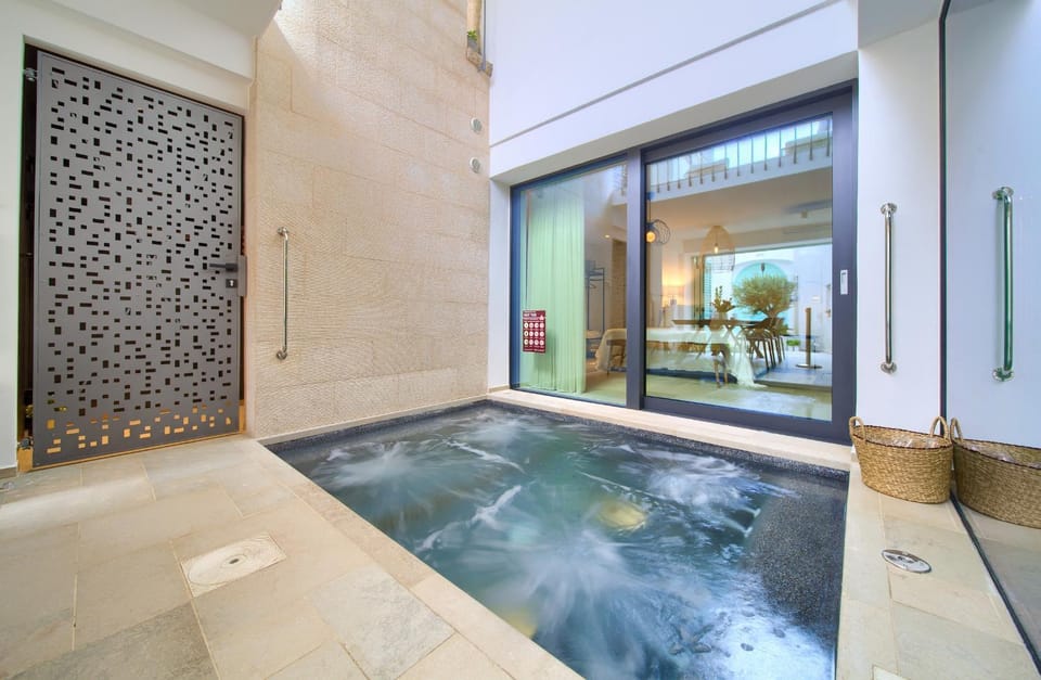 Hot Tub, Hot Tub