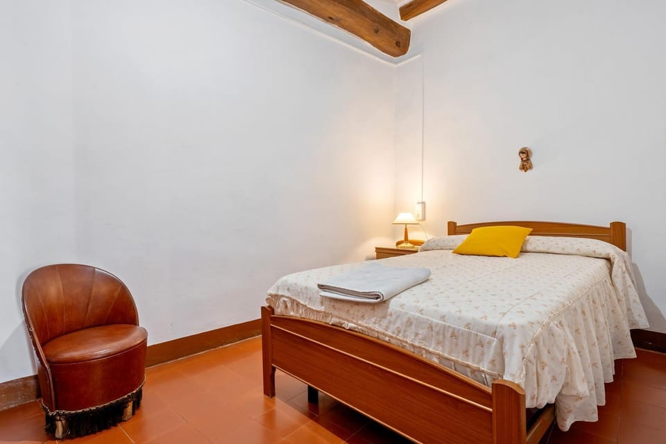 Property building, Living room, Bedroom