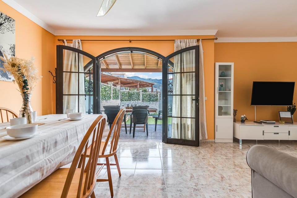 Home2Book Charming House Agaete, BBQ & Garden Apartment in Comarca Norte