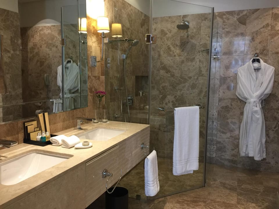 Shower, Bathroom, towels