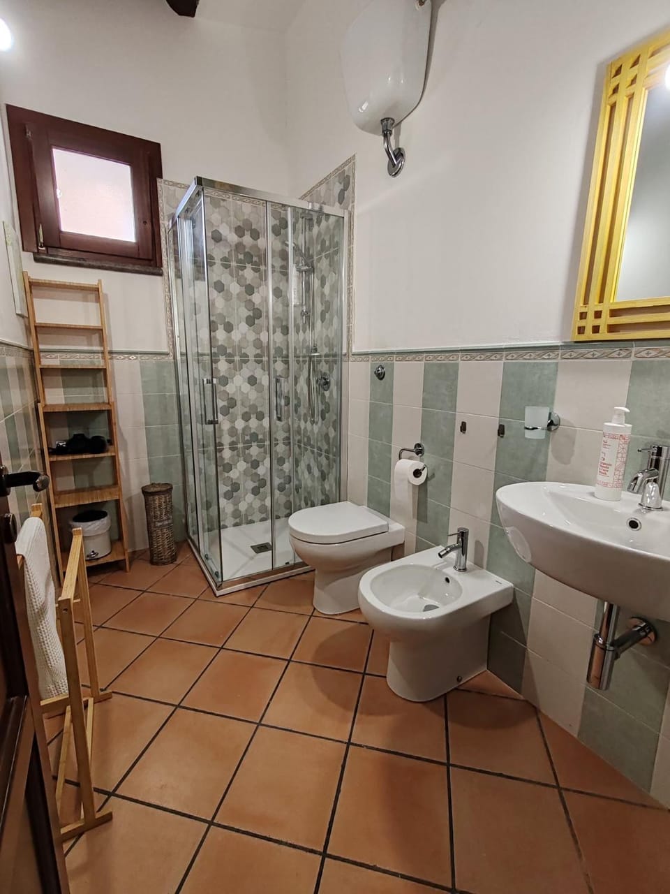 Shower, Toilet, Bathroom, bidet, towels
