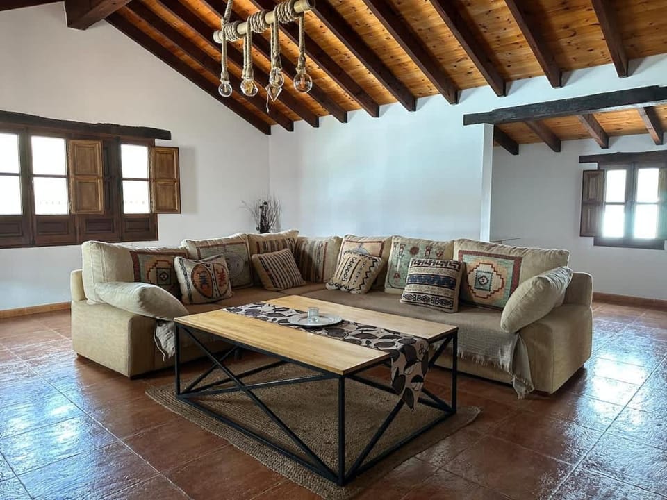 Villa with pool in the centre of Fuerteventura House in Maxorata
