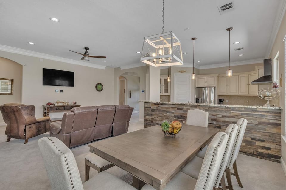 Charming 2 Story Retreat home House in Bacliff