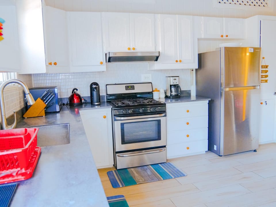 Beach, kitchen