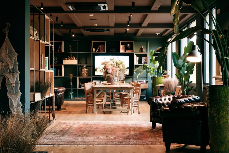 Communal lounge/ TV room, Lobby or reception