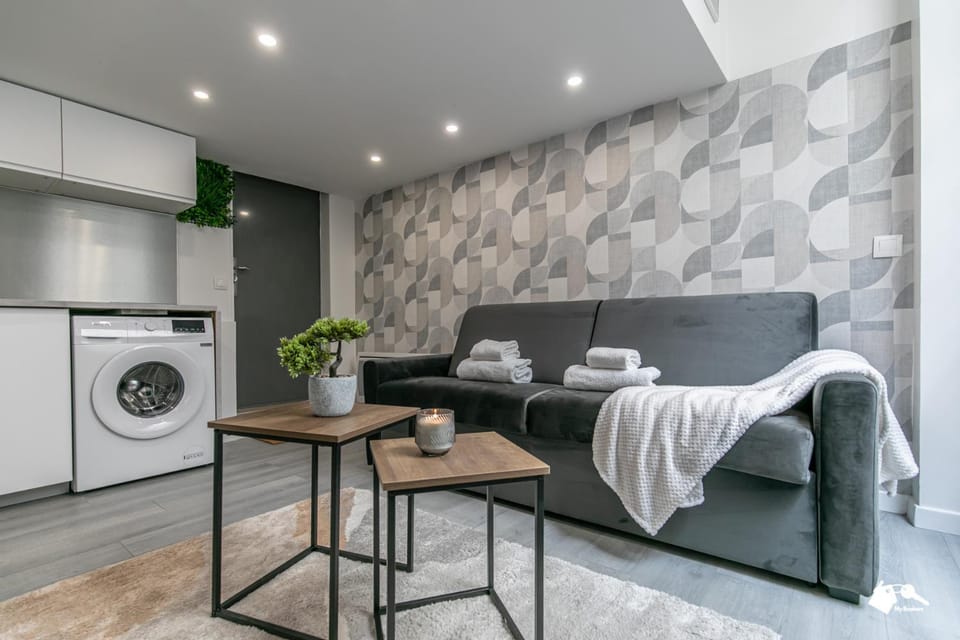 Bed, Living room, minibar, stove, towels, washing machine