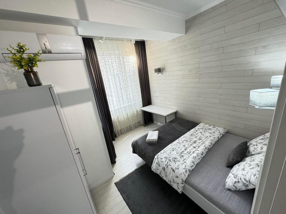 Bed, Photo of the whole room, Bedroom, towels, wardrobe, air conditioner