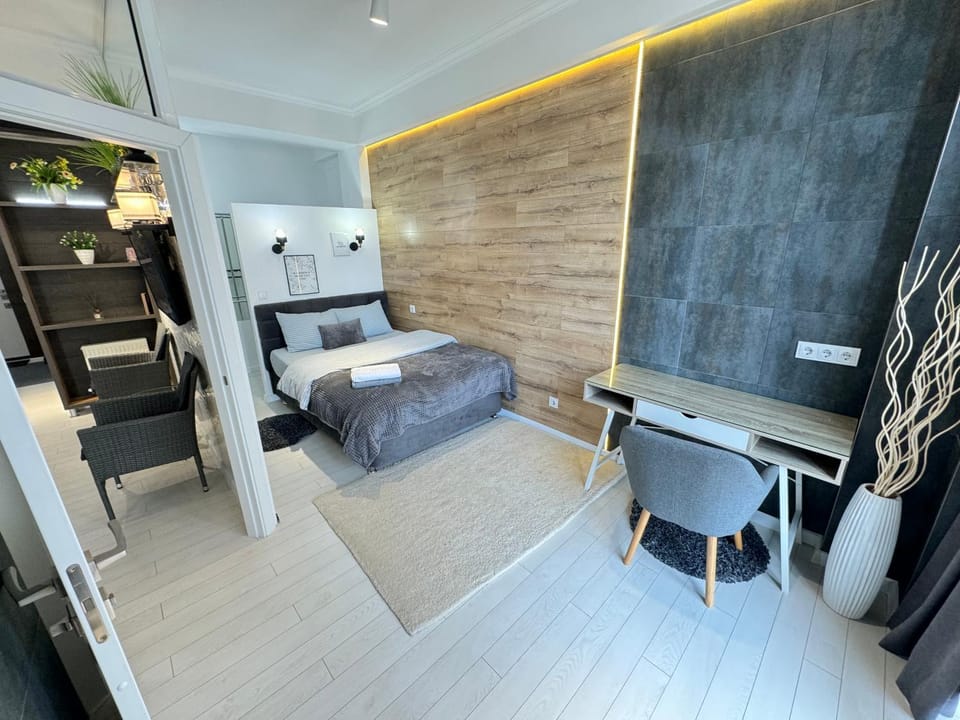 Bed, Kitchen or kitchenette, Photo of the whole room, Bedroom, towels