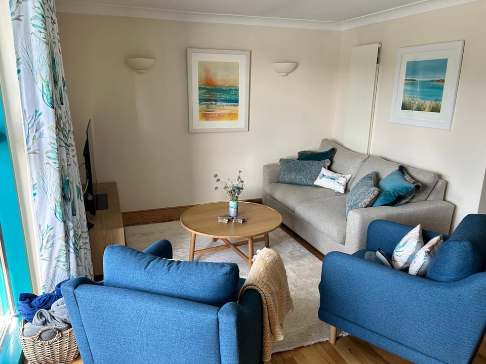 Crabshell Quay waterfront living in Kingsbridge Apartment in Kingsbridge