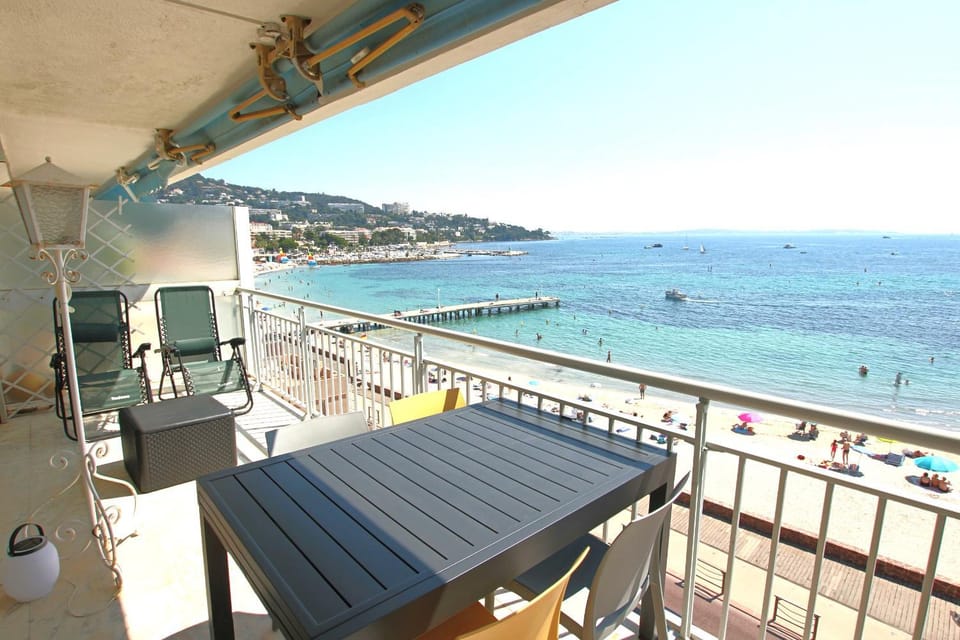 Patio, View (from property/room), Landmark view, Sea view, Entertainment, sunbed