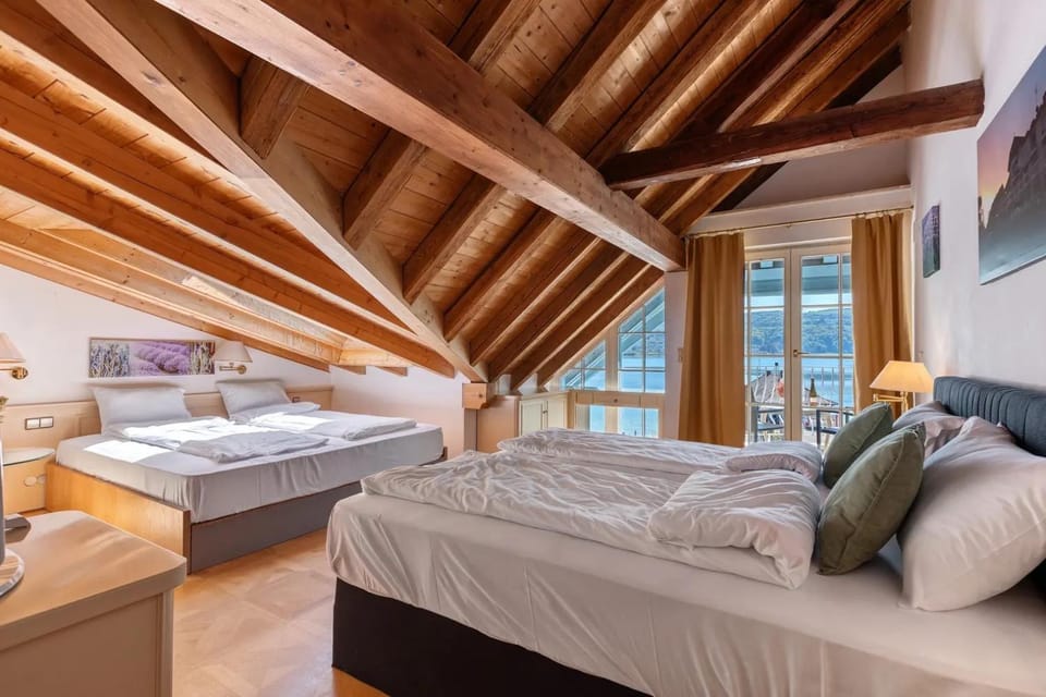 Balcony/Terrace, Bedroom, Lake view