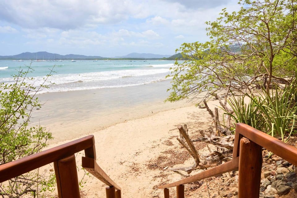 Activities, Fishing, Horse-riding, Beach, Area and facilities, Area and facilities, Location, group of guests