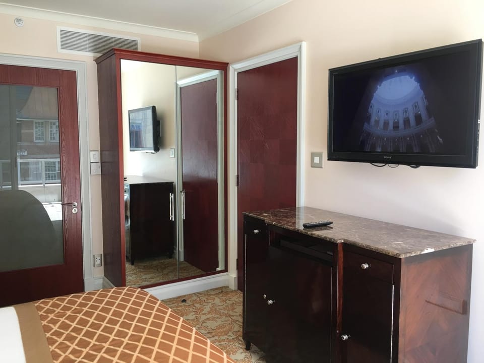 Bed, TV and multimedia, Bedroom, hair dresser, wardrobe