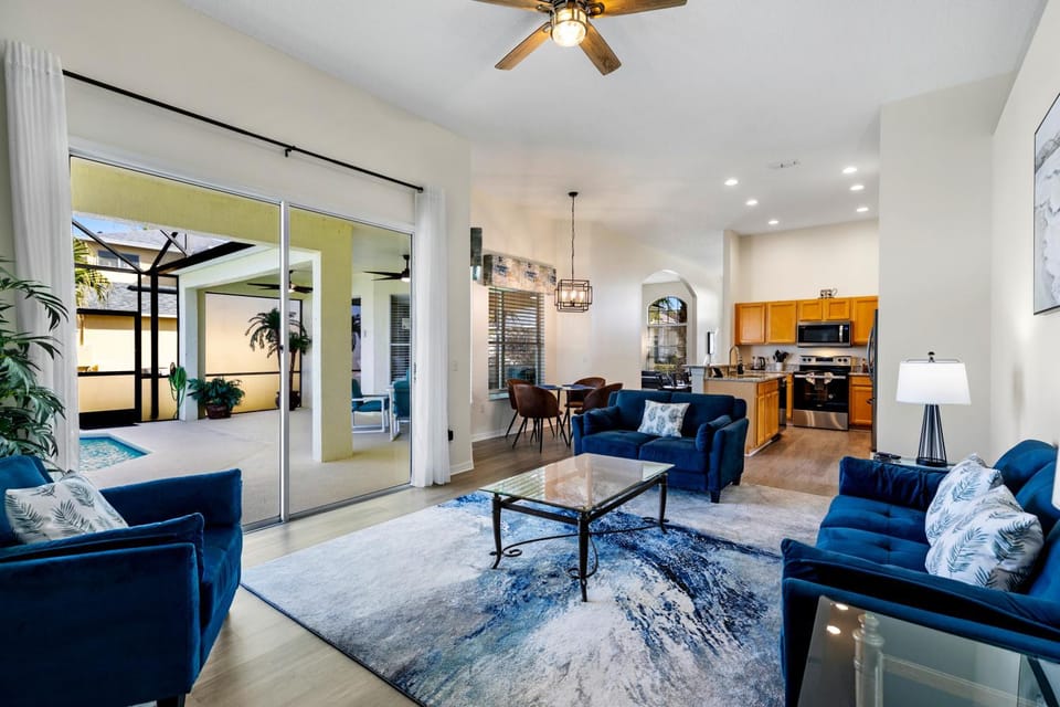 Kitchen or kitchenette, Living room, Seating area, Dining area