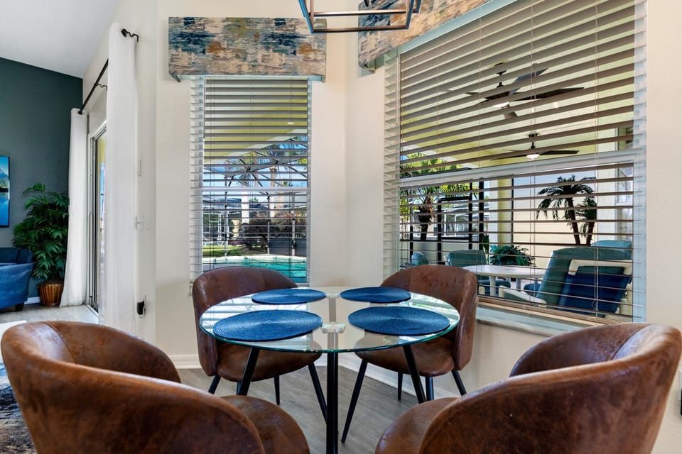 Seating area, Dining area