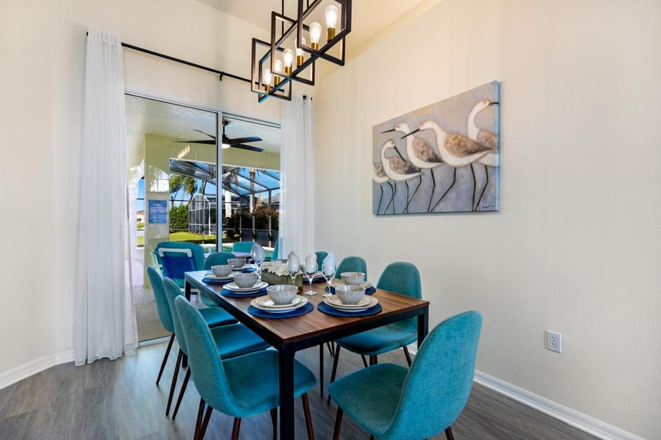 Seating area, Dining area