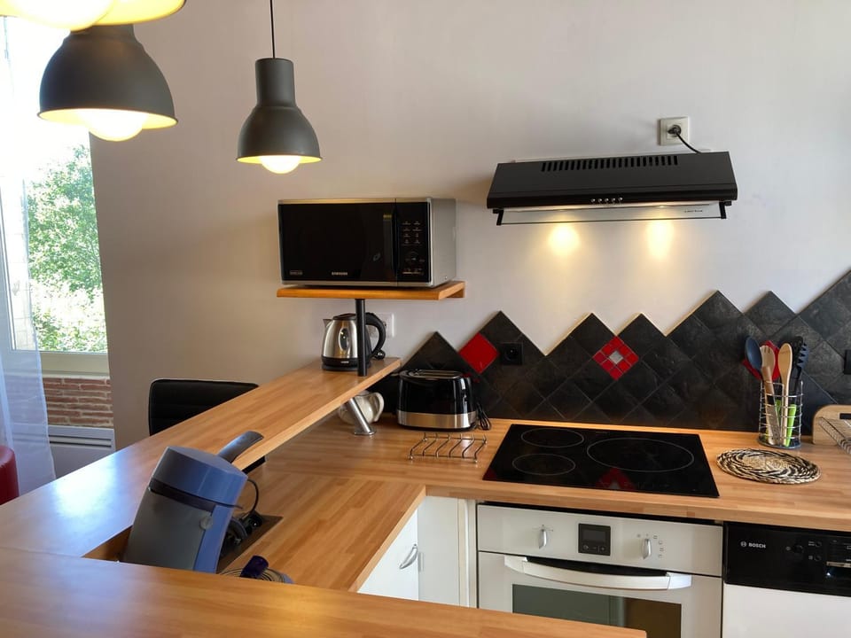 Kitchen or kitchenette