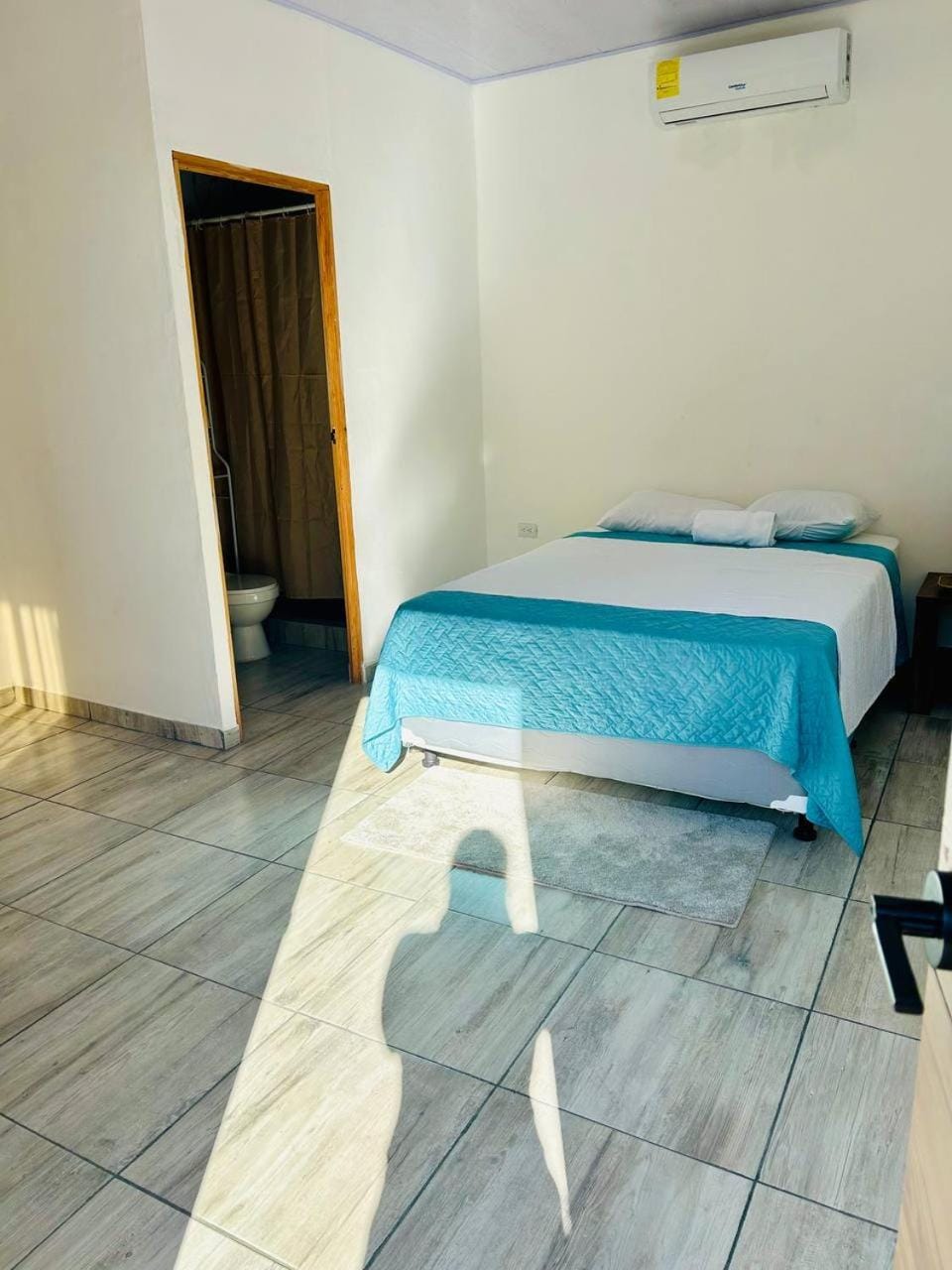 Bed, Photo of the whole room, Bedroom, air conditioner