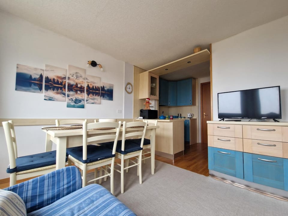 Communal lounge/ TV room, TV and multimedia, Kitchen or kitchenette, Seating area