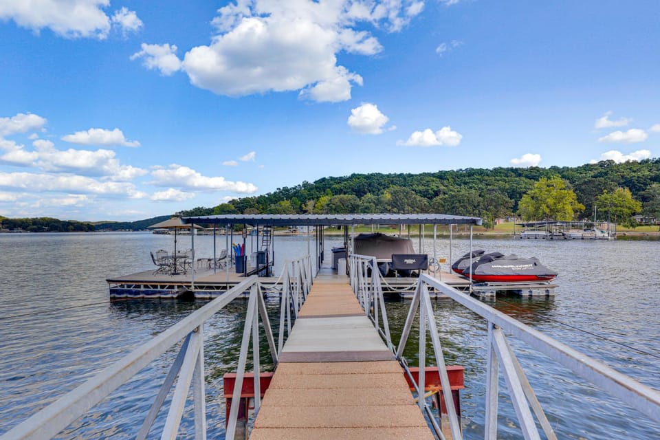 Private Dock & Ozarks Shoreline: 5BR Lake House House in Ozark Mountains